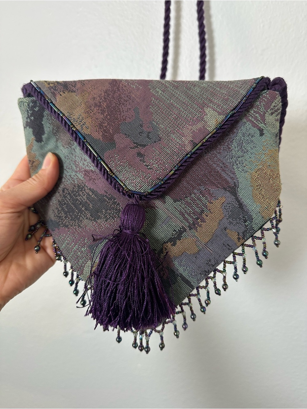 Vintage 80’s Woven Envelope Crossbody Carpet Bag in Multicolor Fringe Beaded